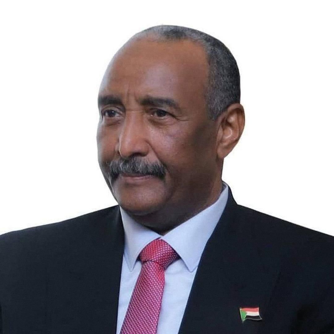 البرهان في قطر لتقديم واجب العزاء في وفاة الأمير حمد بن خليفة آل ثاني