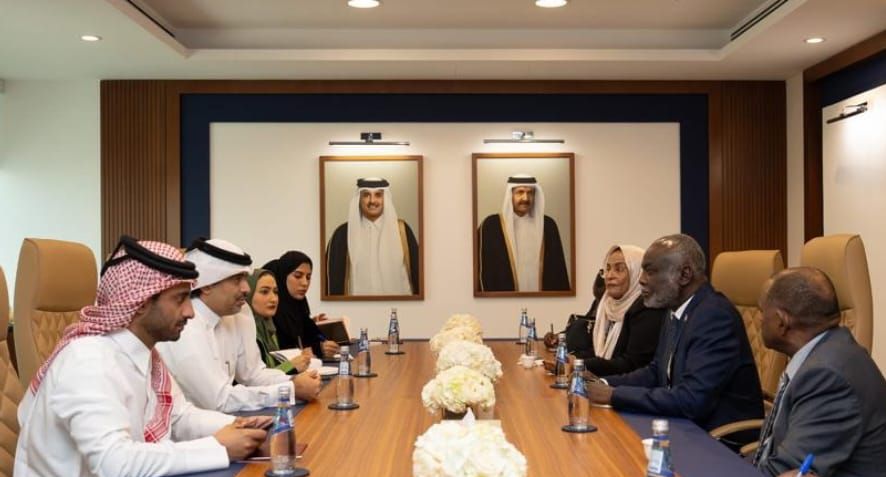 وزير المالية السوداني يبحث مع مدير صندوق قطر للتنمية التعاون المشترك